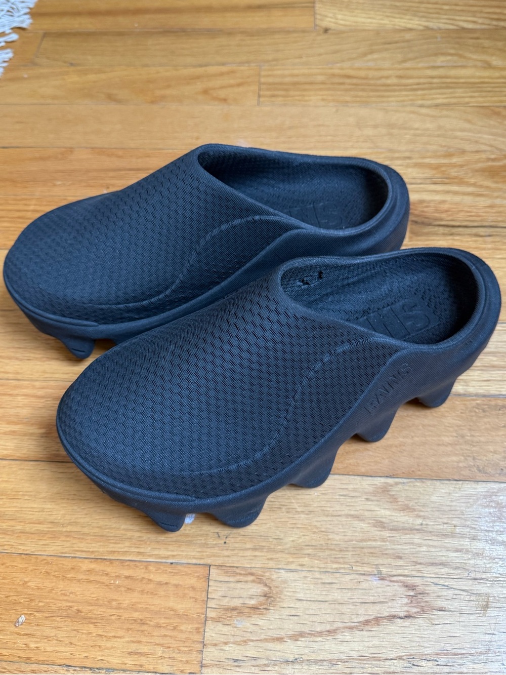 Rains 3D printed Zip-Mule Black Chunky Slip-On Clog 8-8.5 US Men